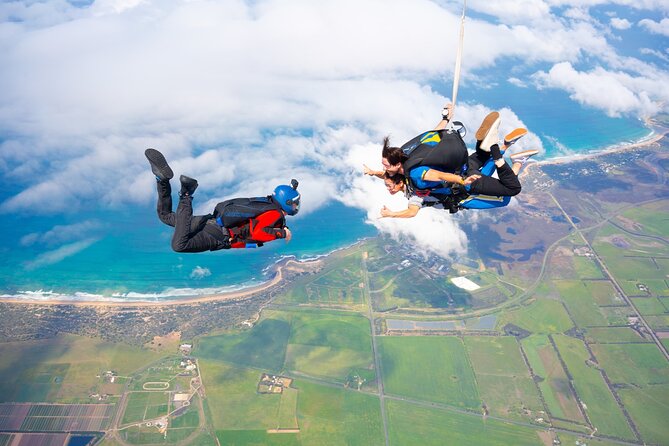 From Melbourne: Tandem Skydive over Great Ocean Road - Five quiet minutes beneath the parachute