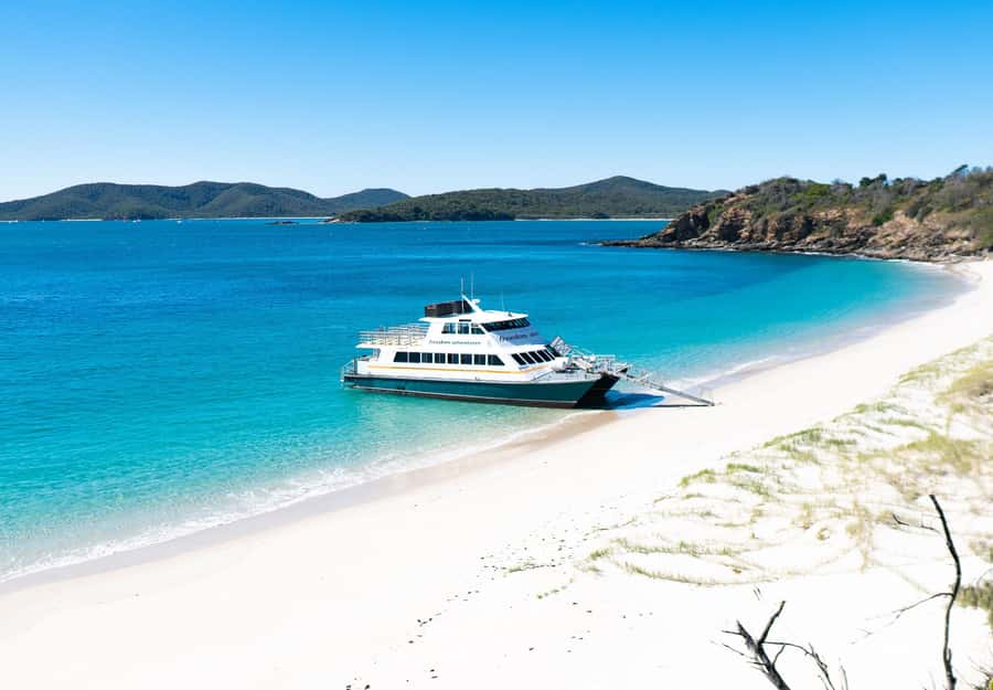From Rosslyn: Great Keppel Island Adventure Tour with Lunch - One hour for beaches, trails, and island time