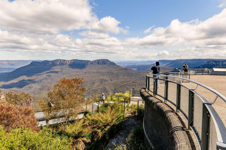 From Sydney: Blue Mountains Full-Day Trip - Leura Village: a useful lunch break with some browsing