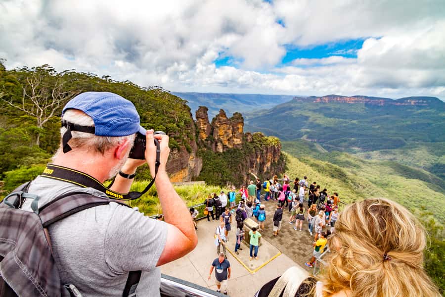 From Sydney: Blue Mountains, Scenic World, Zoo, & Ferry Ride - A Blue Mountains village and your own lunch choice