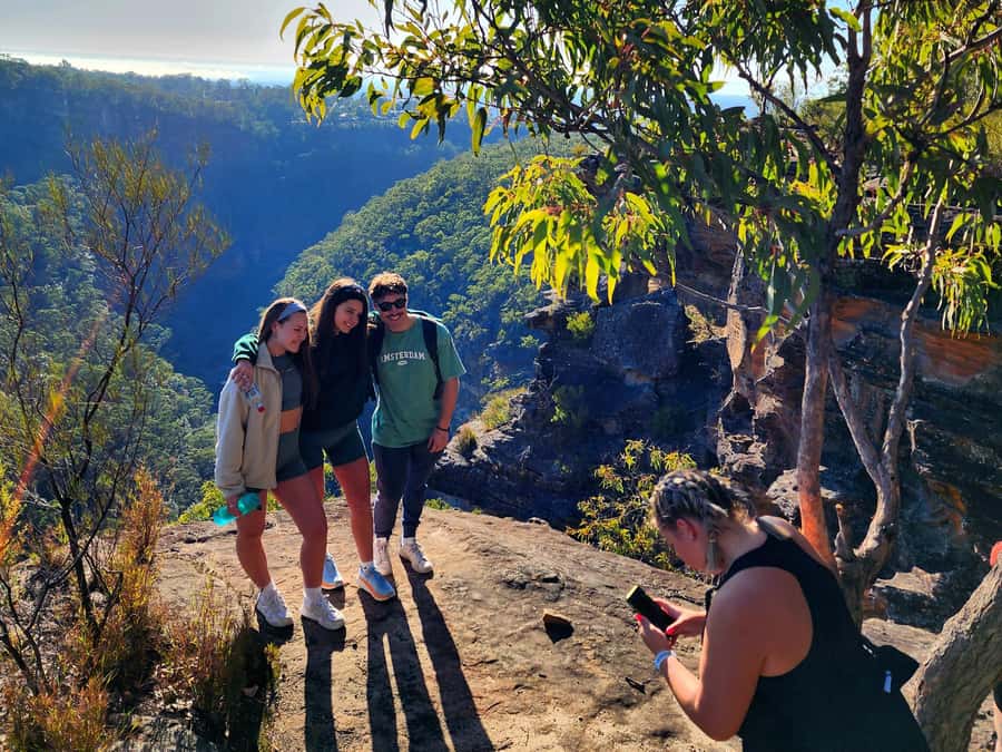 From Sydney: Blue Mountains Tour with Waterfall Walk & Lunch - Meeting the Three Sisters at Katoomba