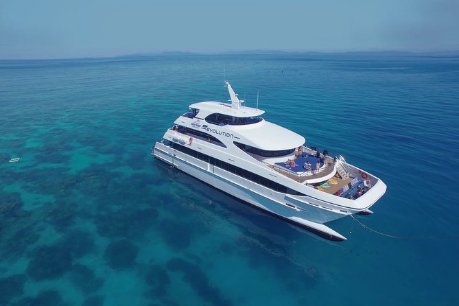 Full Day Reef Cruise and 10 Minute Helicopter Scenic Flight - The 90-minute run to Saxon or Norman Reef