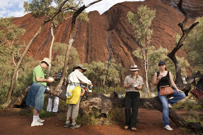 Full Uluru Base Walk at Sunrise Including breakfast - The early start sets the tone