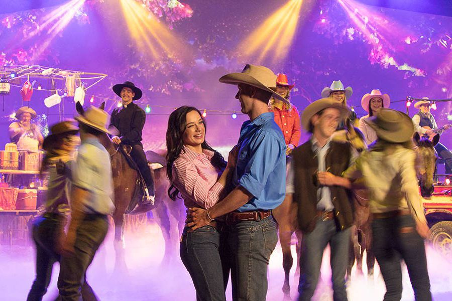 Gold Coast: Australian Outback Spectacular Dinner & Show - Seating, accessibility, and getting there