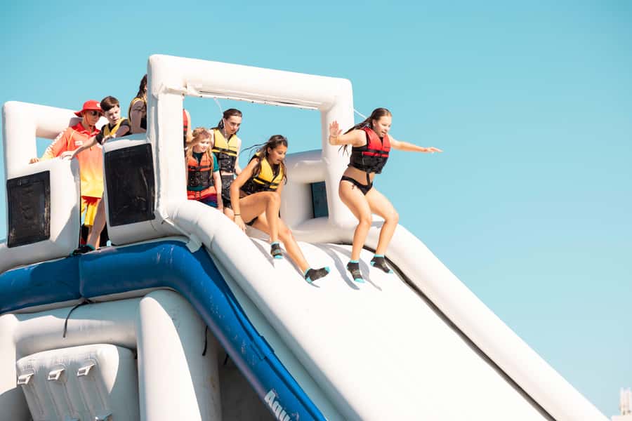 Gold Coast: GC Aqua Park Session in Broadwater Parklands - A floating playground in Broadwater Parklands