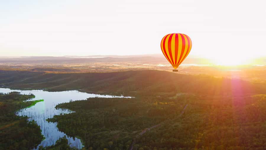 Gold Coast: Hot Air Balloon Flight and Vineyard Breakfast - Weather, clothing, and practical planning