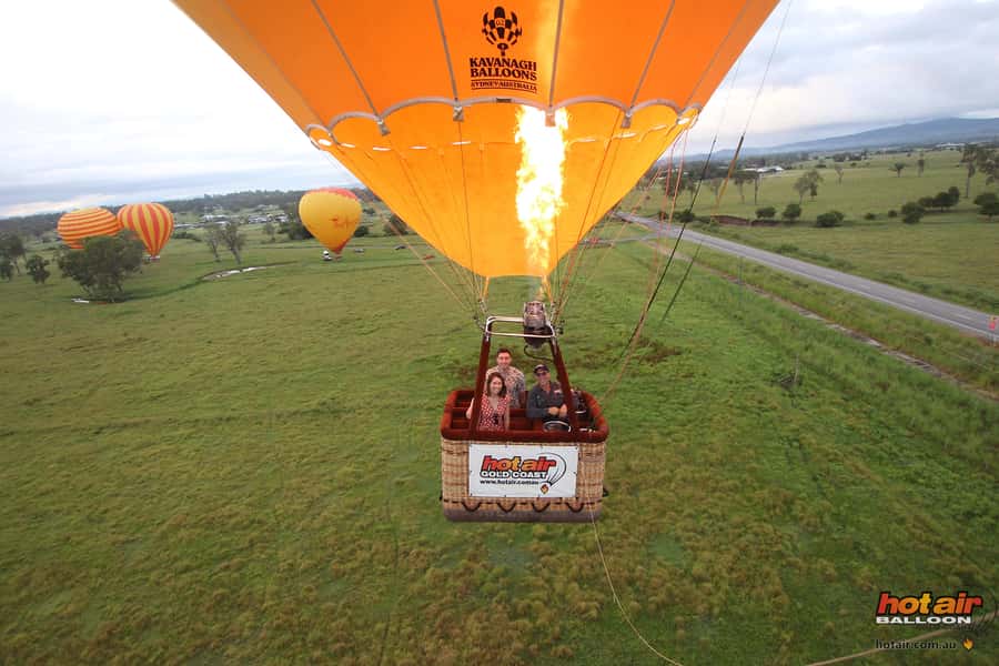 Gold Coast: Hot Air Balloon Flight and Vineyard Breakfast - Breakfast and bubbles at the vineyard