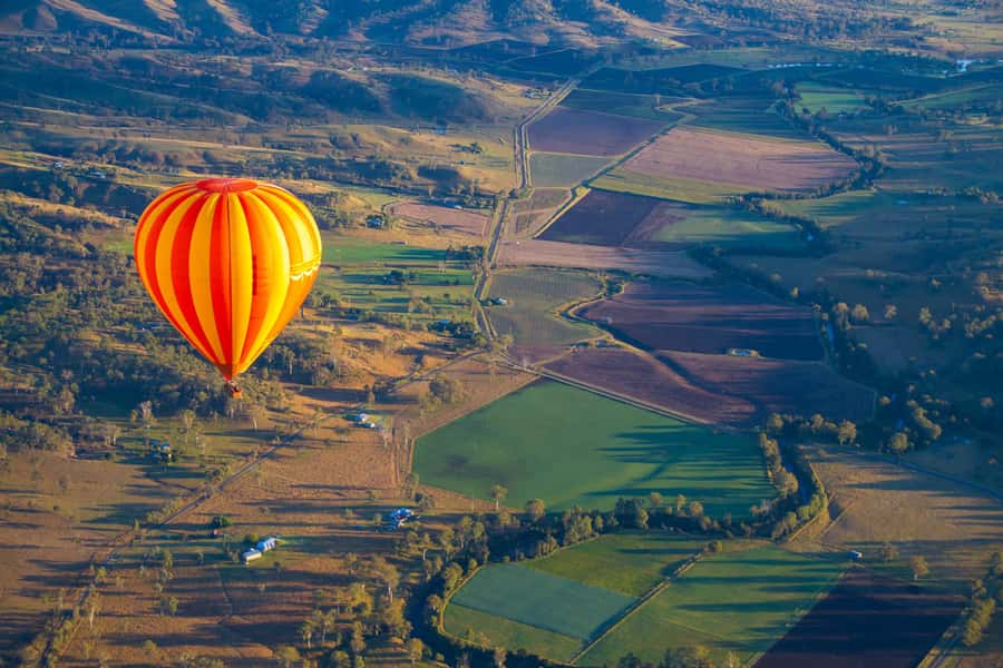 Gold Coast: Hot Air Balloon Flight, Sparkling Wine & Photos - The landing toast and the small keepsakes