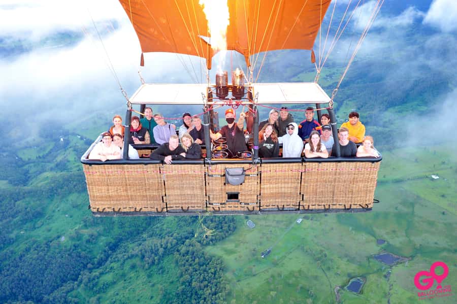 Gold Coast: Hot Air Balloon Flight with Buffet Breakfast - Reaching the Basket at the Sheraton Grand Mirage