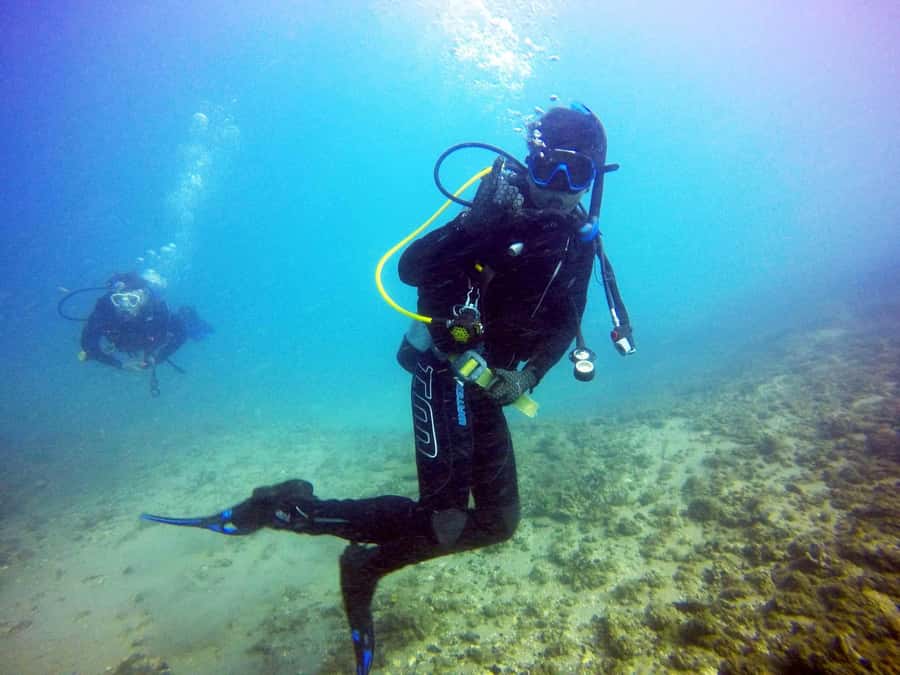 Gold Coast: Introductory SCUBA Diving Experience - Your first underwater experience near Wave Break Island