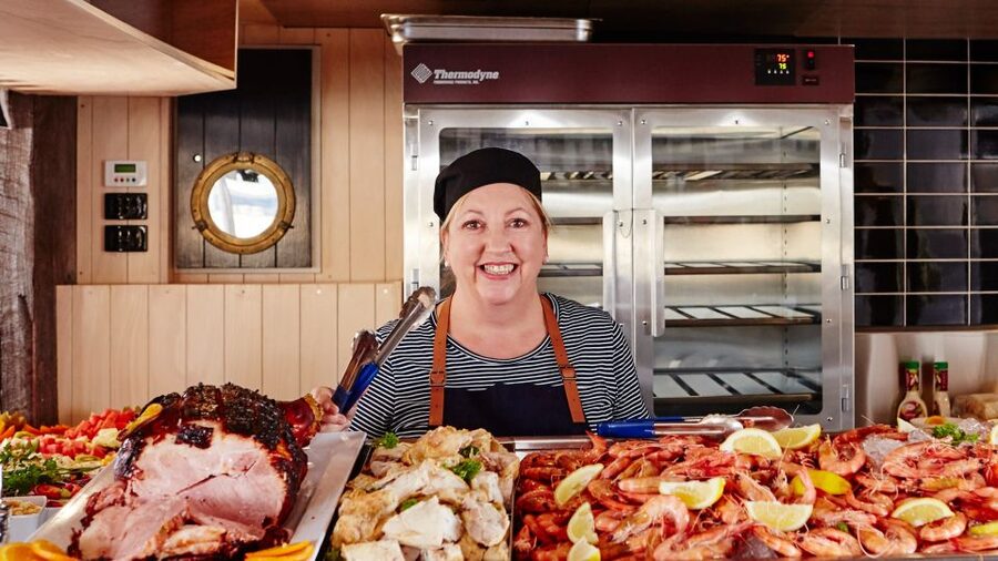 Gold Coast: Sightseeing Cruise with Buffet Lunch - What is on the tropical buffet