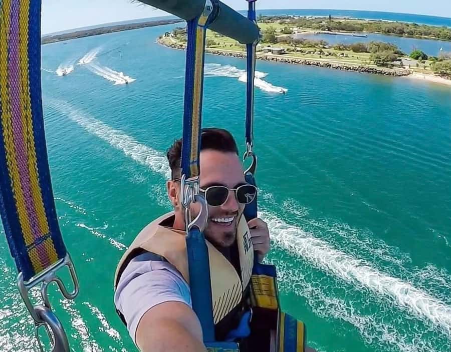 Gold Coast: Surfers Paradise Parasailing with Free Photos - Who should book this Gold Coast parasailing trip?