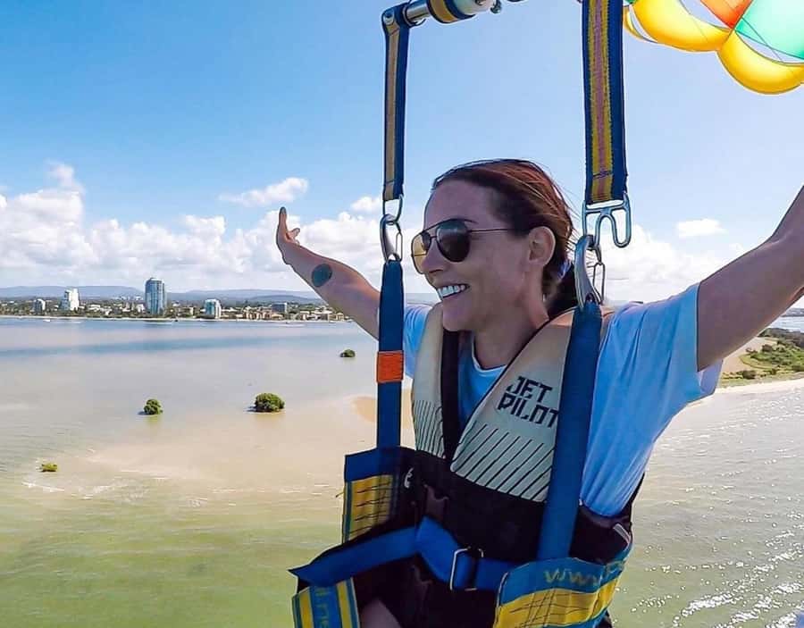 Gold Coast: Surfers Paradise Parasailing with Free Photos - Rising 350 to 400 feet above the Gold Coast