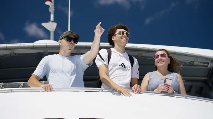 Hervey Bay: K'Gari(Fraser Is) Adventure & Sightseeing Cruise - A quick cruise from Hervey Bay to K’Gari