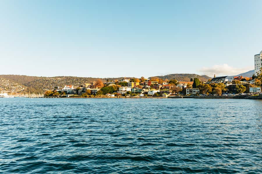 Hobart: 2.5-hour Iron Pot Lighthouse Cruise - The guides are part of the attraction