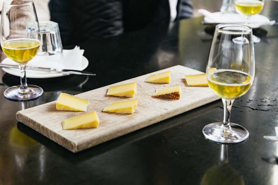 Hobart: Bruny Island Gourmet Sightseeing Day Tour - Cheese, beer and a surprisingly good start to the day