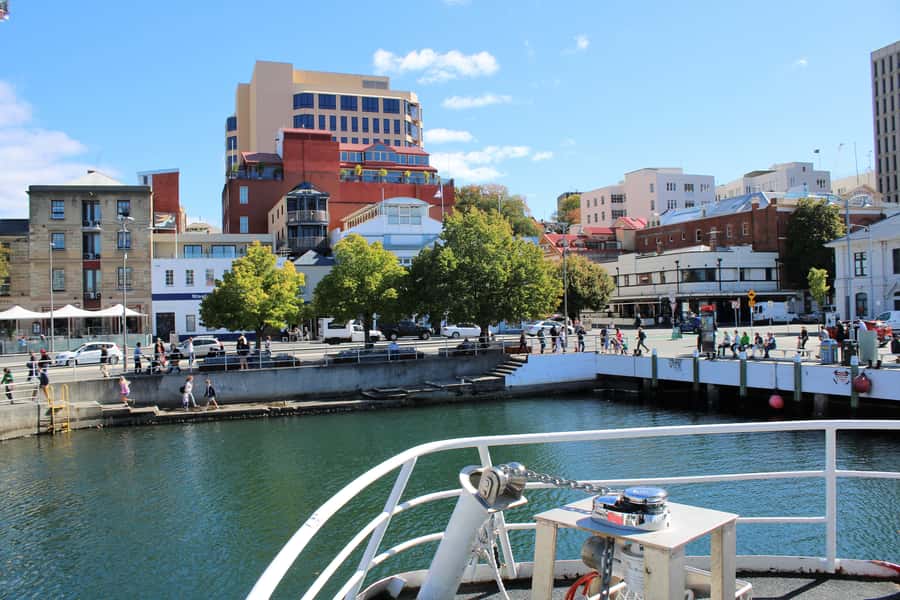 Hobart: Historic Lunch Cruise - Crossing the Derwent to Bellerive