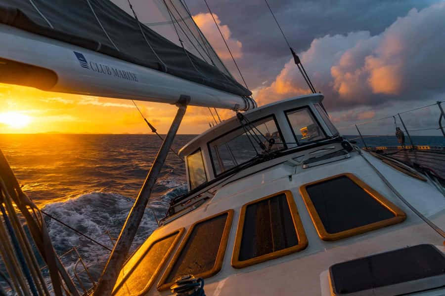 Hobart: Luxury Yacht Scenic Sailing Tour with Snacks - Why a yacht is the right way to see Hobart