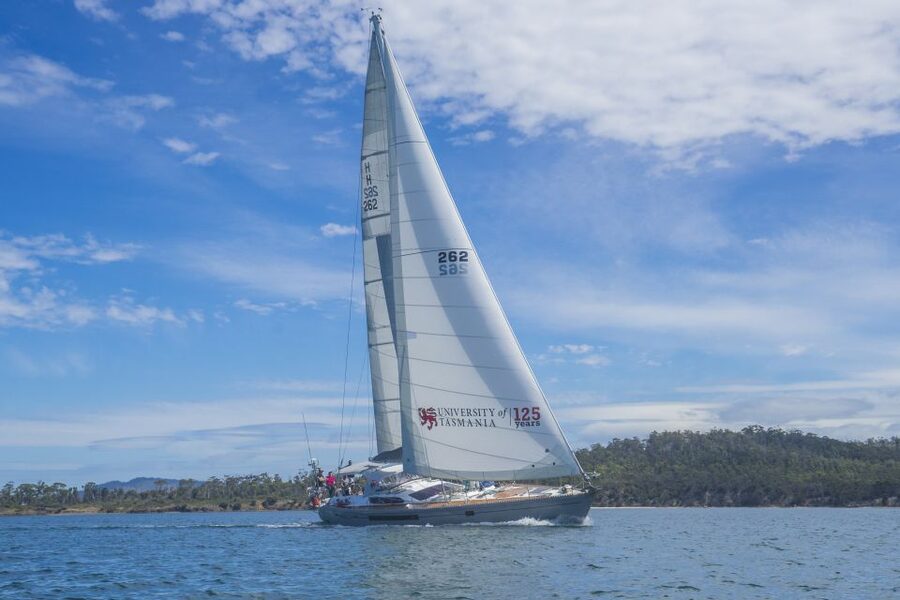 Hobart: Luxury Yacht Scenic Sailing Tour with Snacks - Food, coffee, and Tasmanian drinks