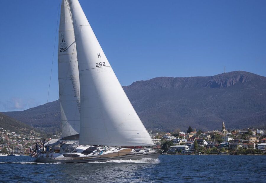 Hobart: Luxury Yacht Scenic Sailing Tour with Snacks - The views from Mount Wellington to the harbor mouth