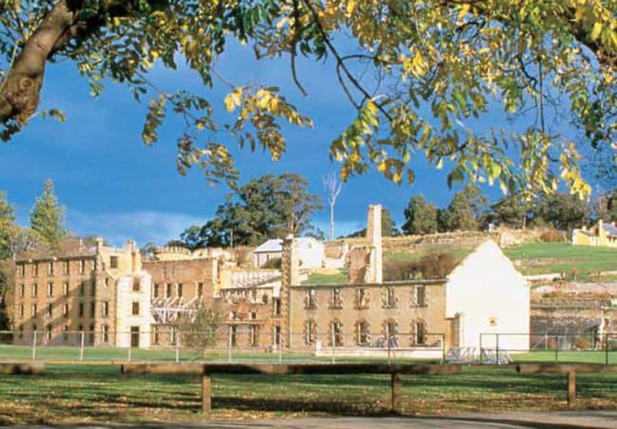 Hobart: Port Arthur & Tasman Park Full-Day Trip with Cruise - Tasman Arch shows the peninsula at its most dramatic