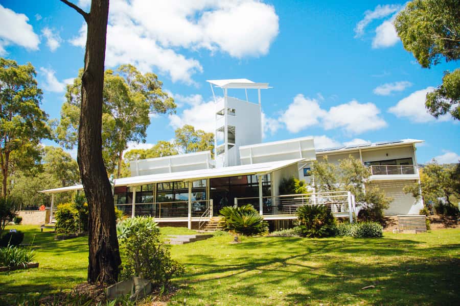 Hunter Valley: Wine, Spirits, and Cheese Tour with Lunch - What the guide adds to the day