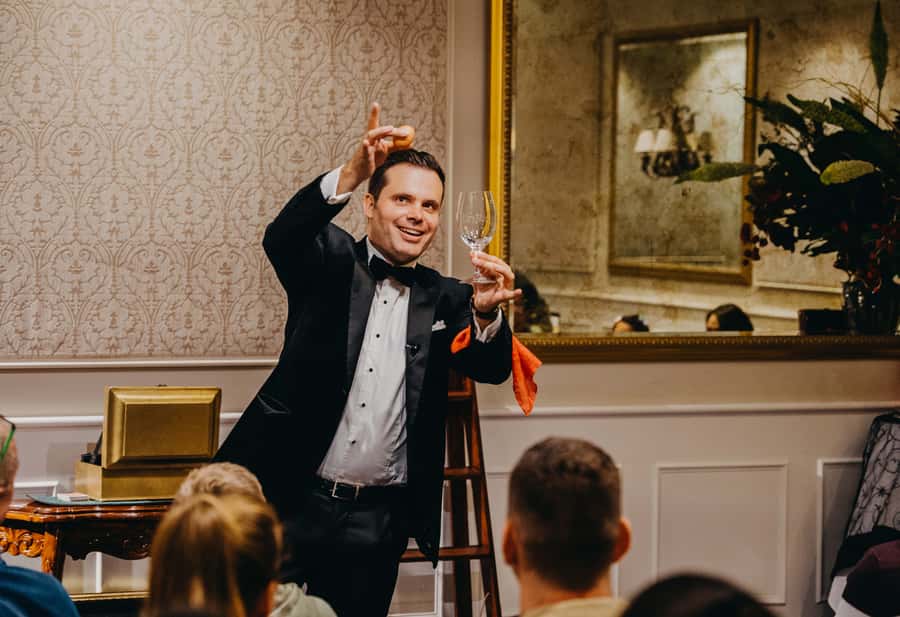 Impossible Occurrences - Melbourne Magic Show - A close-up magic show inside the Melbourne Marriott