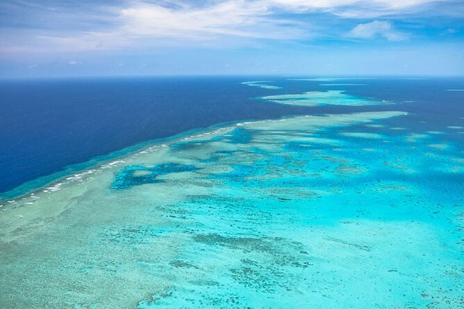 Inner Reef Explorer - 30 minute Reef Scenic Flight - Green Island and the first reef views