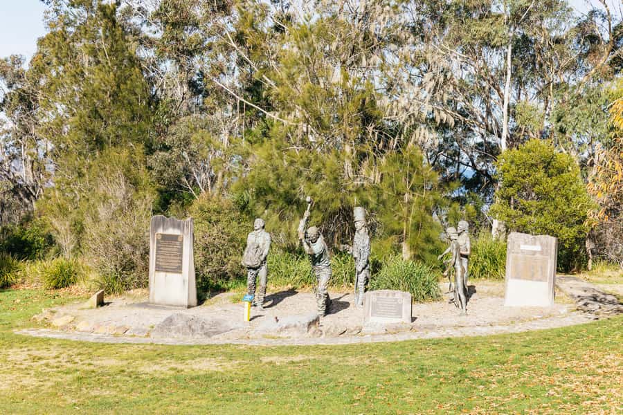 Katoomba: Lyrebird Hop-On Hop-Off and Scenic World Pass - Access, comfort, and small practical details