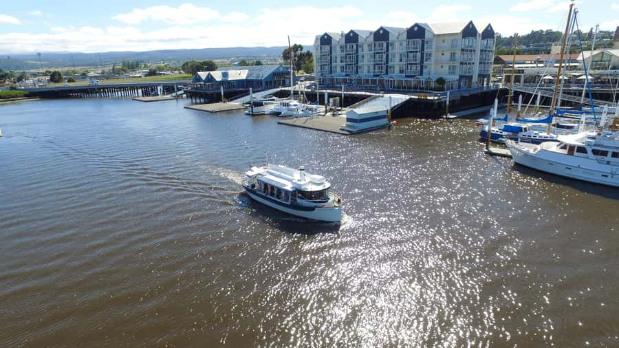 Launceston: 50-Minute Cataract Gorge Cruise - The turn into Cataract Gorge