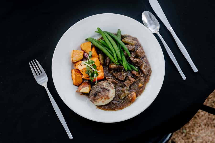 Longreach: Drover's Sunset Cruise & Outback Dinner & Show - Live music closes the evening