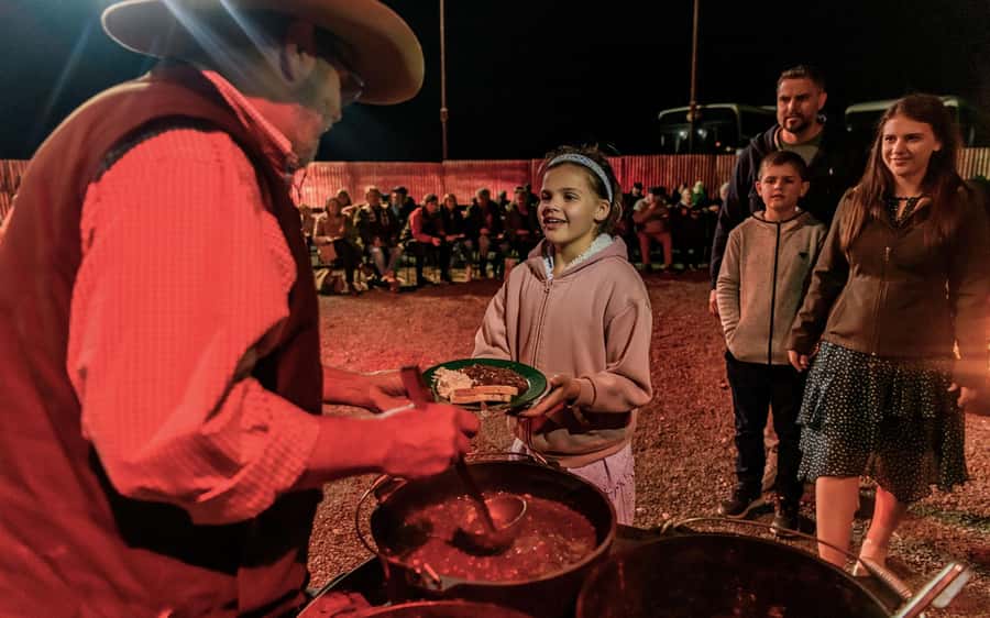 Longreach: Sunset Paddlewheeler Cruise, Show and Dinner - Should you book the Thomson Belle evening?