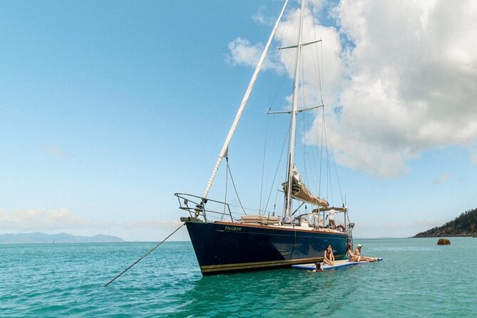 Magnetic Island: Lunchtime Sailing Cruise - One hour of sailing beside Magnetic Island