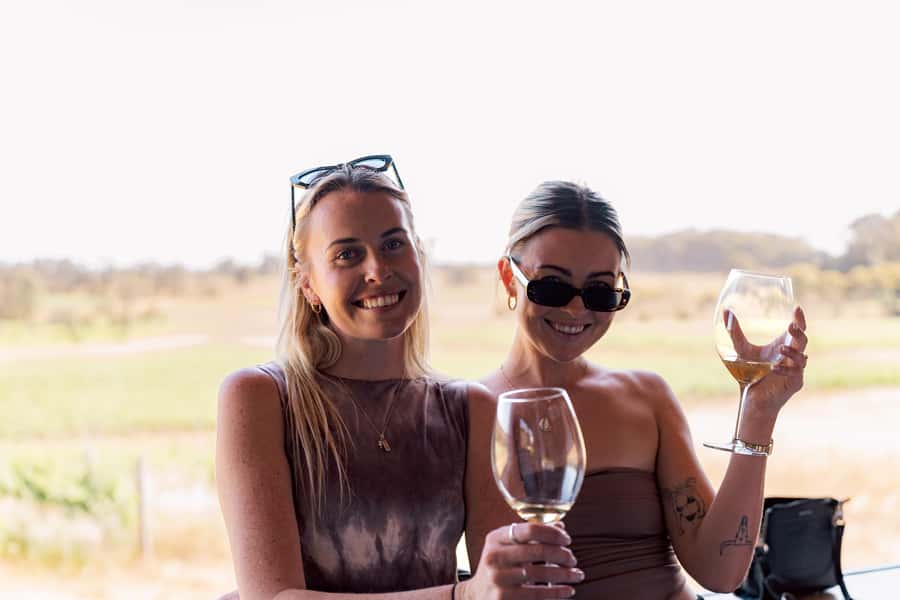 Margaret River: Boutique Wine Tour w. Blind Tasting + Lunch - Starting with chocolate and Margaret River coffee