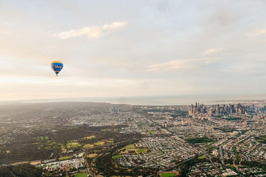 Melbourne: Balloon Flight at Sunrise - One hour over the MCG, Yarra River and CBD
