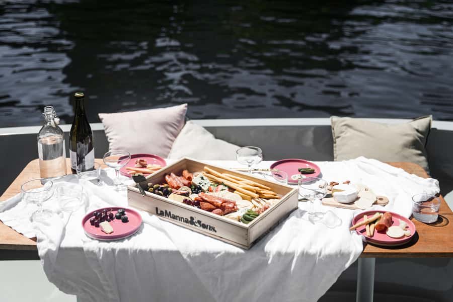 Melbourne: Electric Picnic Boat Rental on the Yarra River - Cruising the Yarra at your own pace