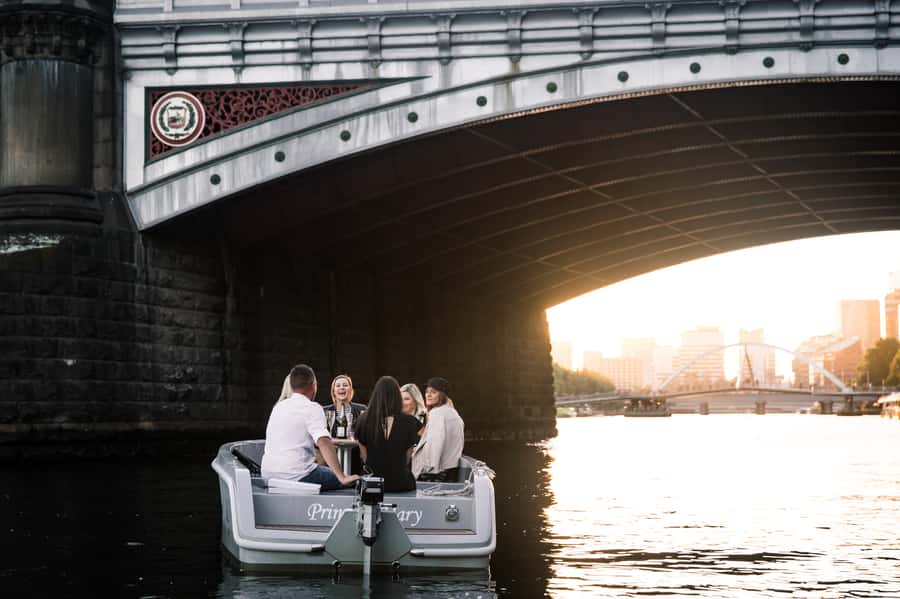 Melbourne: Electric Picnic Boat Rental on the Yarra River - Packing the right picnic