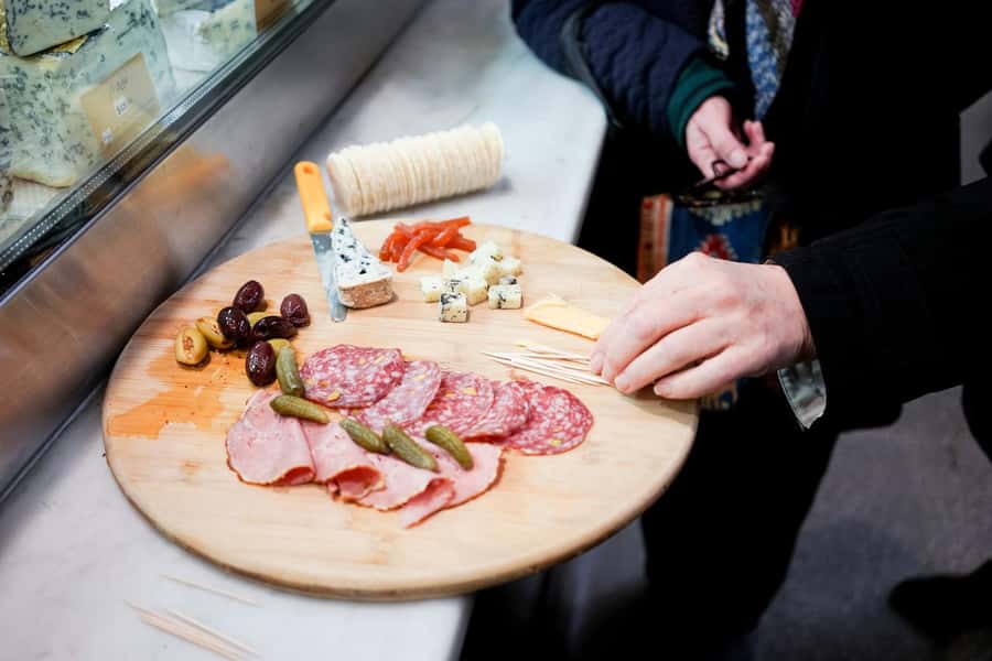 Melbourne Flavors: Queen Victoria Market Food Tour - Should you book it?