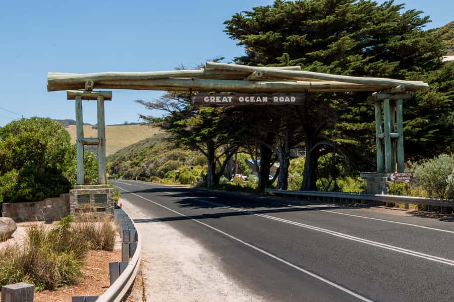 Melbourne: Great Ocean Road, 12 Apostles & Rainforest Tour - Loch Ard Gorge adds the story behind the cliffs