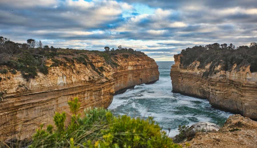 Melbourne: Great Ocean Road Adventure with Iconic Stops - Lunch in Apollo Bay