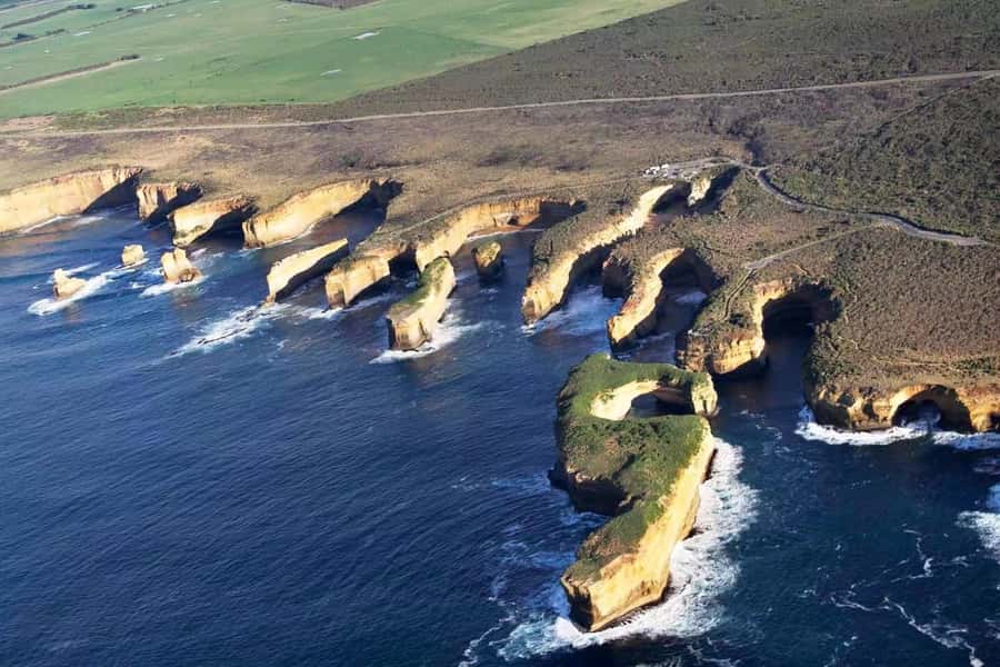 Melbourne: Great Ocean Road Max Highlights & London Bridge - Apollo Bay gives you an hour to eat