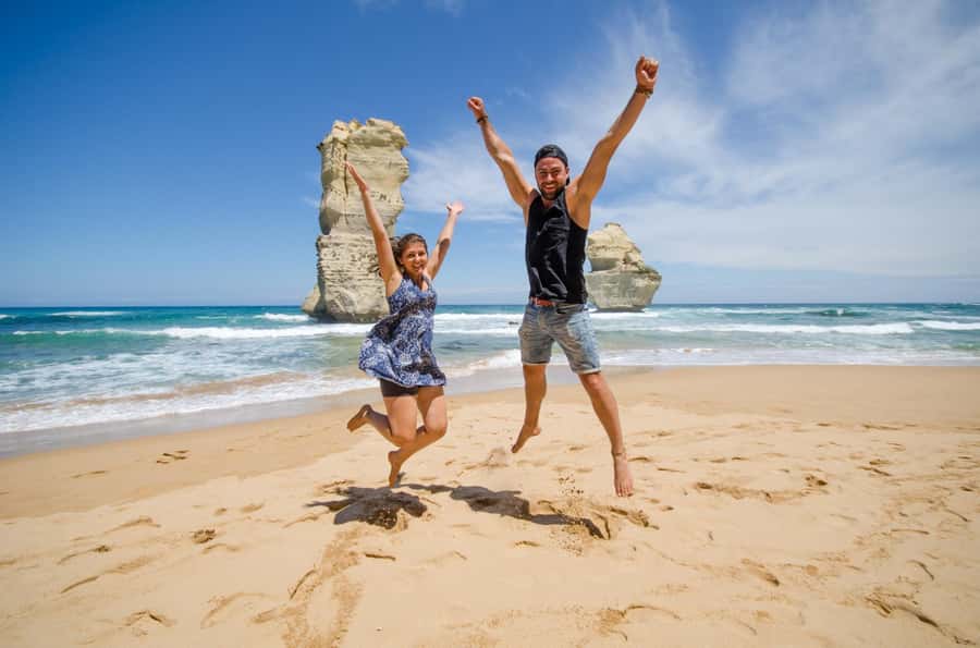 Melbourne: Great Ocean Road & Rainforest Trip - Memorial Arch puts the road in context