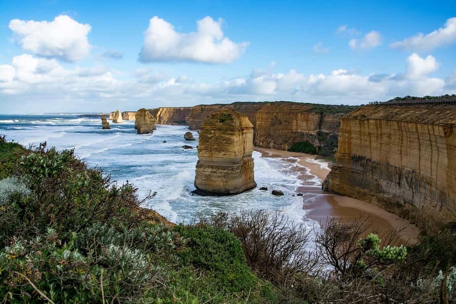 Melbourne: Great Ocean Road & Rainforest Trip - Apollo Bay is your practical lunch stop