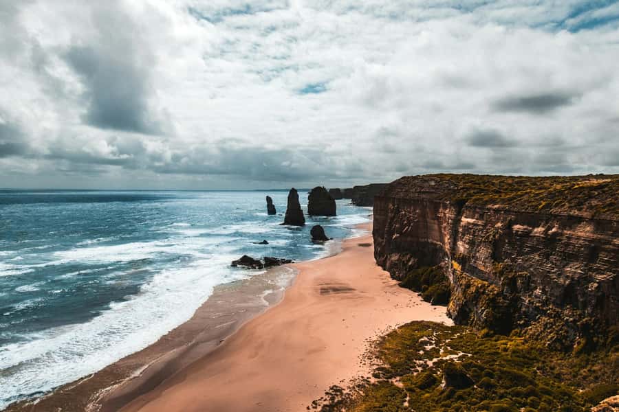 Melbourne: Great Ocean Road to 12 Apostles via the Coastline - Apollo Bay is your main meal break