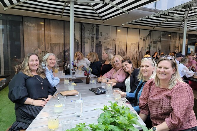 Melbourne: Hidden Bar and Cocktail Tour - The second stop: a different mood behind the door