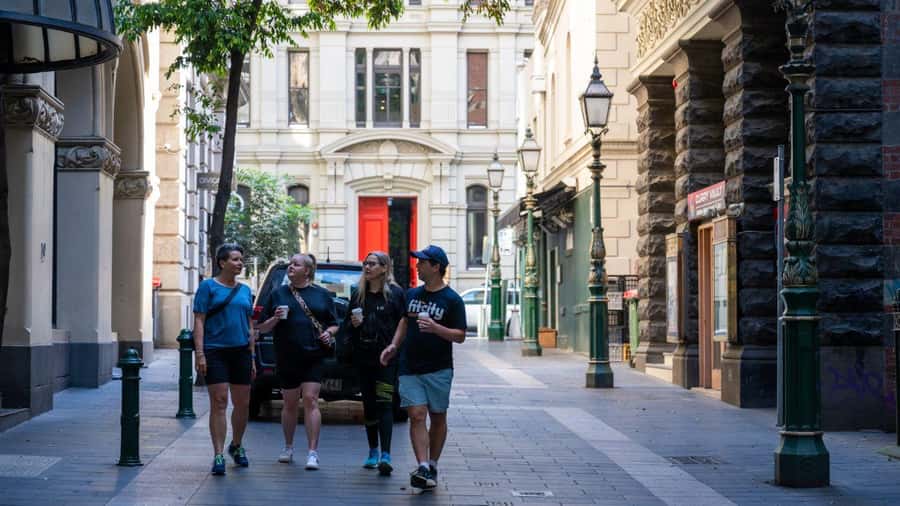 Melbourne: History and Donuts Walking Tour - Street art in Hosier Lane