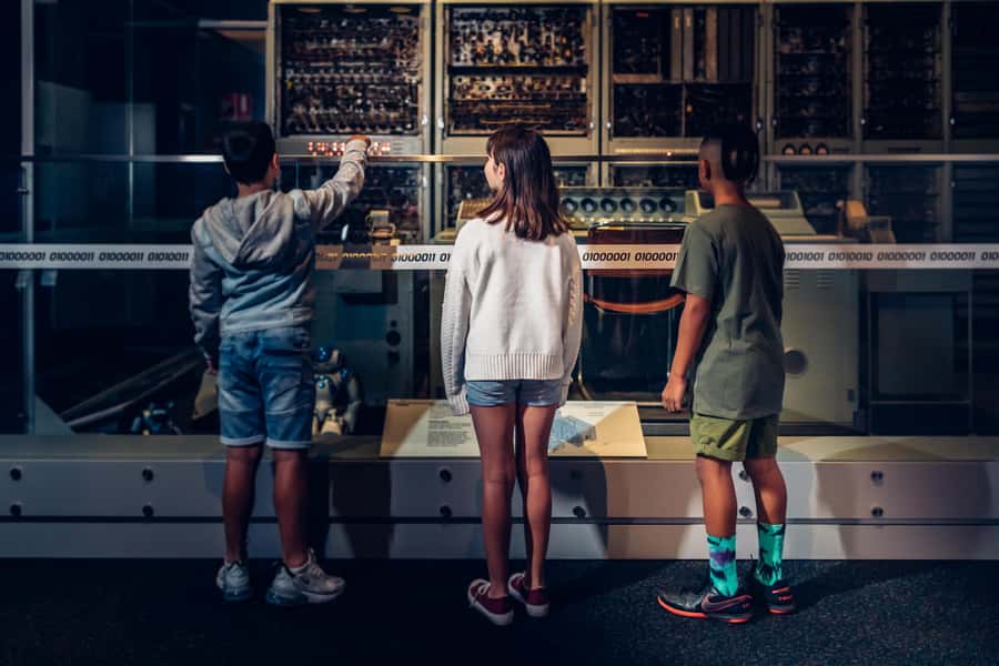 Melbourne: Scienceworks Entry Ticket - Finding your way through the science displays