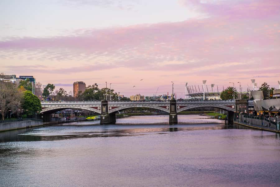 Melbourne: Spirit Of Melbourne Yarra River Lunch Cruise - Dietary Needs and Family Options