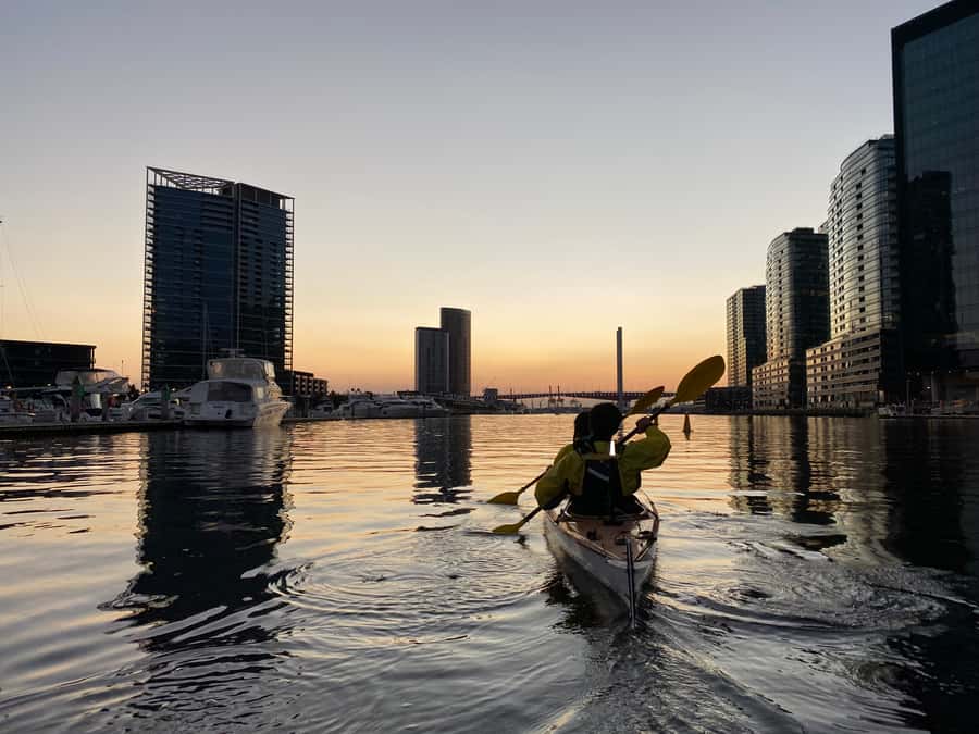 Melbourne: Sunset Kayak Tour with Dinner - How much effort is involved?