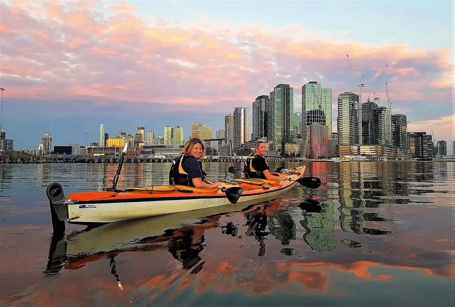 Melbourne: Sunset Kayak Tour with Dinner - Docklands gives you an easy start